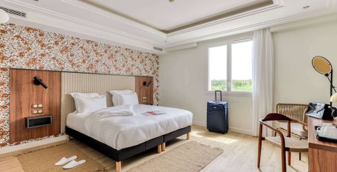 hotel room image