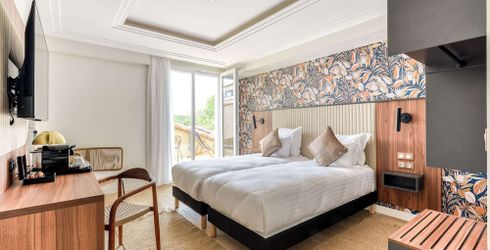 hotel room image