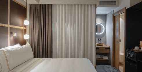 hotel room image