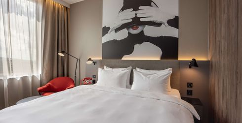 hotel room image