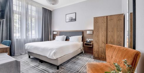 hotel room image