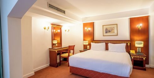 hotel room image