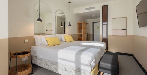 hotel room image