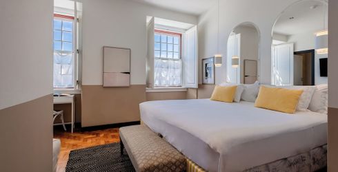 hotel room image