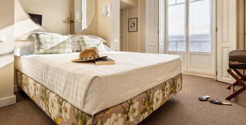 hotel room image