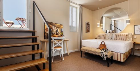 hotel room image