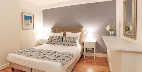 hotel room image