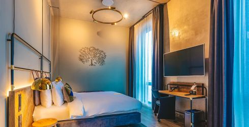 hotel room image