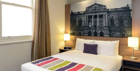 hotel room image