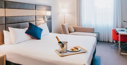hotel room image