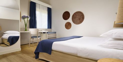 hotel room image