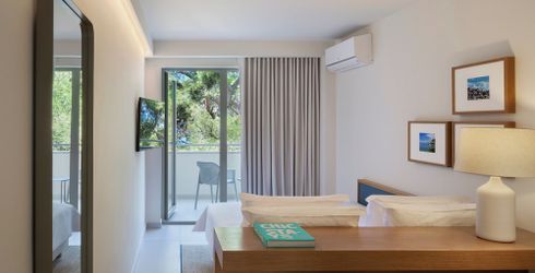 hotel room image
