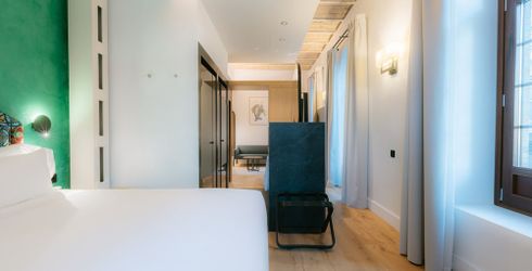 hotel room image