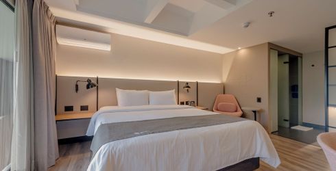 hotel room image