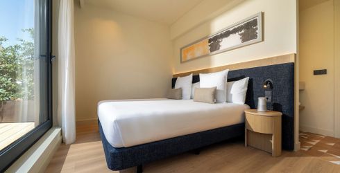 hotel room image