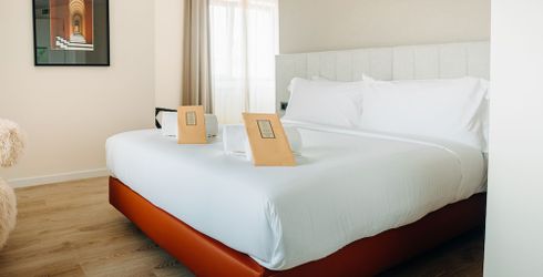 hotel room image