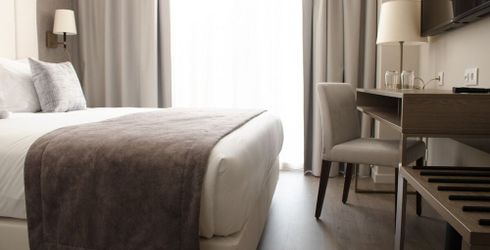 hotel room image