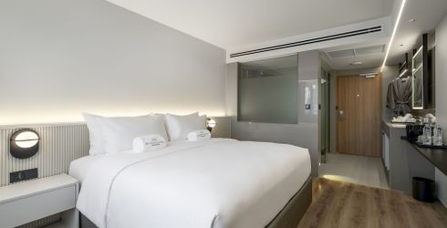 hotel room image