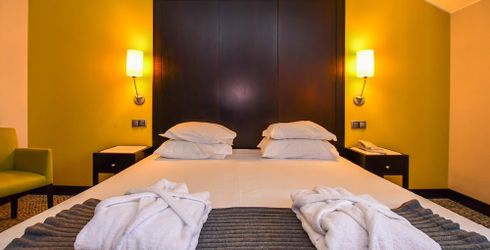 hotel room image