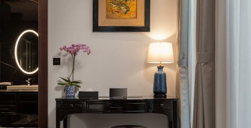hotel room image