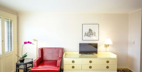 hotel room image