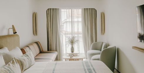 hotel room image