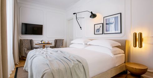 hotel room image
