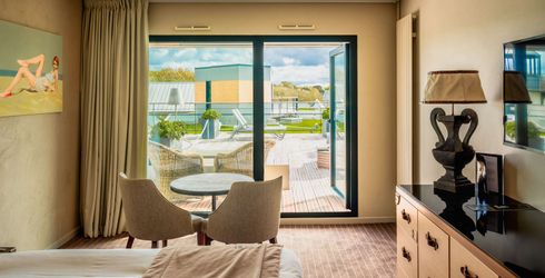 hotel room image