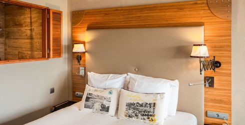 hotel room image