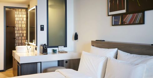 hotel room image
