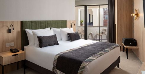 hotel room image