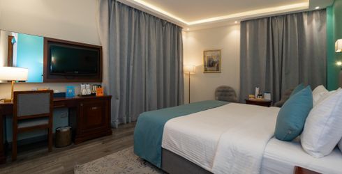 hotel room image