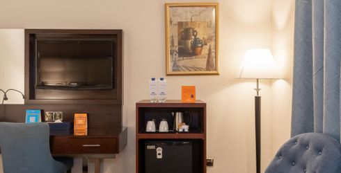 hotel room image