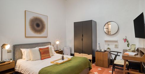 hotel room image