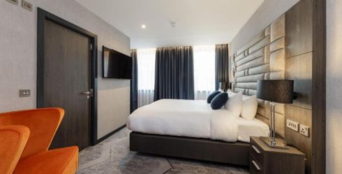 hotel room image