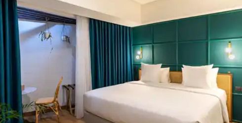 hotel room image