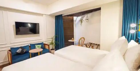hotel room image