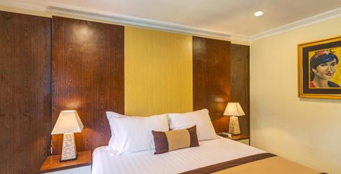 hotel room image