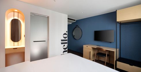 hotel room image