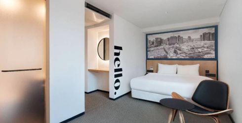 hotel room image