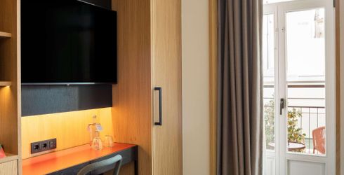 hotel room image