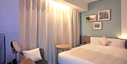hotel room image