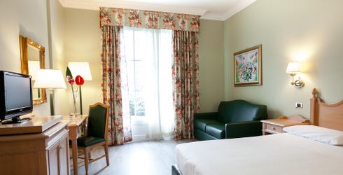 hotel room image