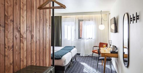 hotel room image