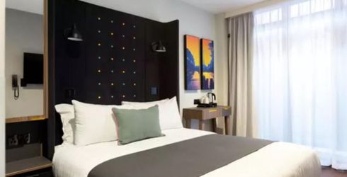 hotel room image