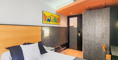 hotel room image