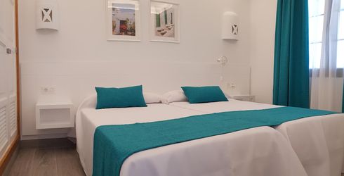 hotel room image