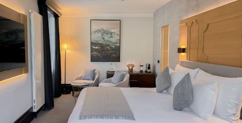 hotel room image