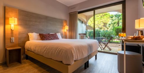 hotel room image