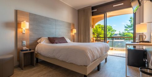 hotel room image